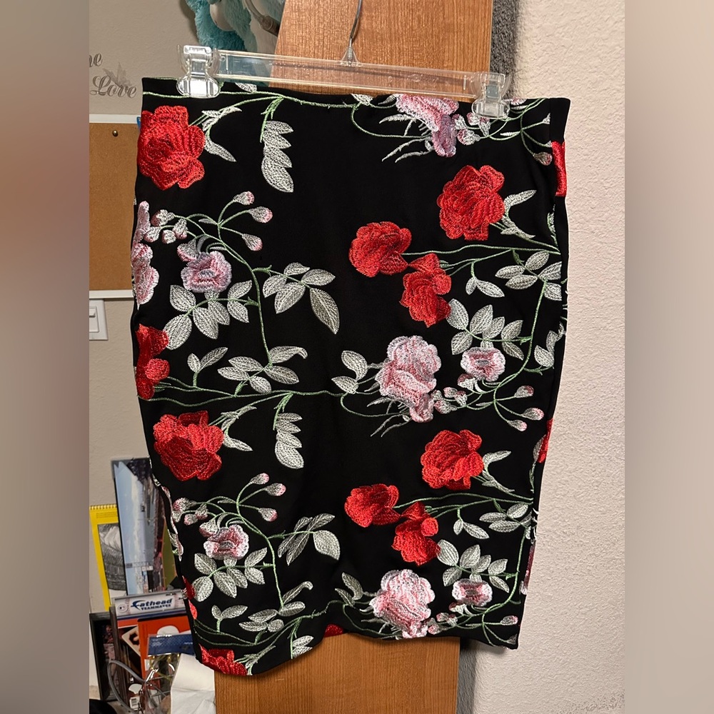 ECI New York Floral Embroidered Black Skirt Women’s 14